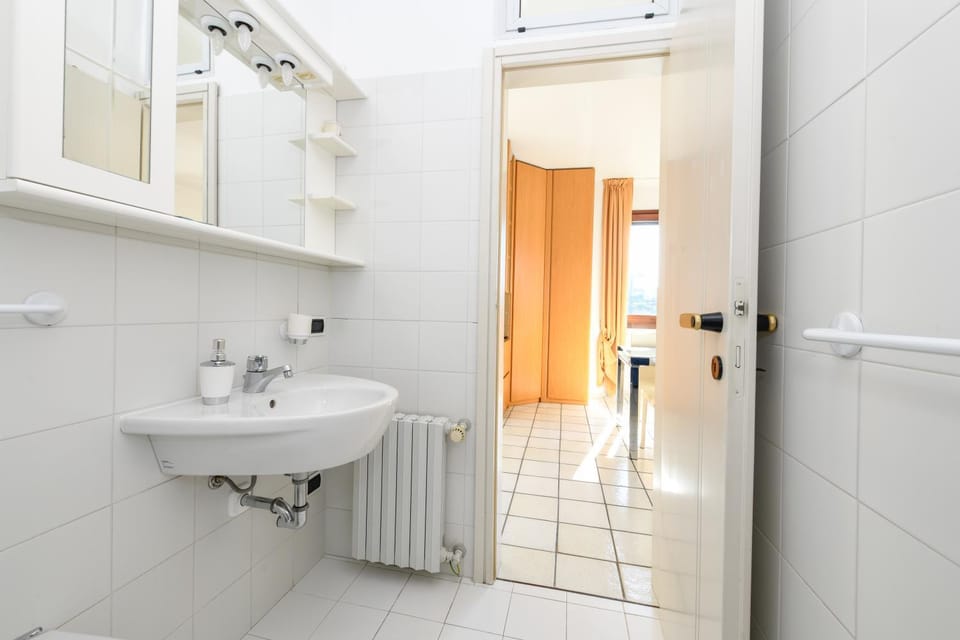 Shower, Bathroom, towels