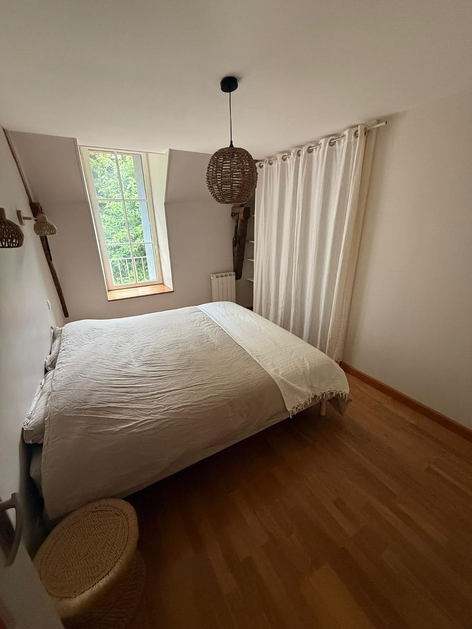 Bed, Photo of the whole room, Bedroom, storage