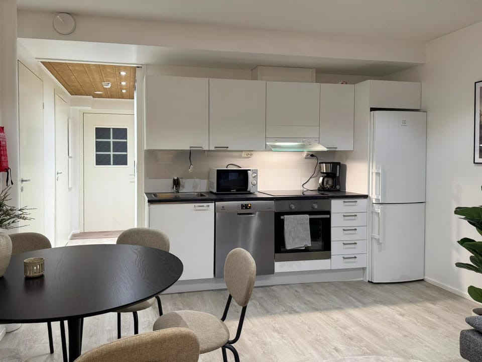 Dining area, kitchen