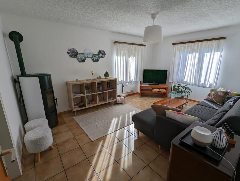 TV and multimedia, Living room, Evening entertainment