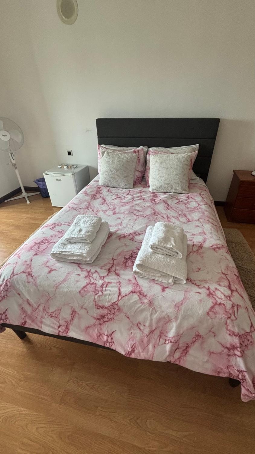 Quarto duplo com varanda no centro de Viseu Vacation rental in Portugal