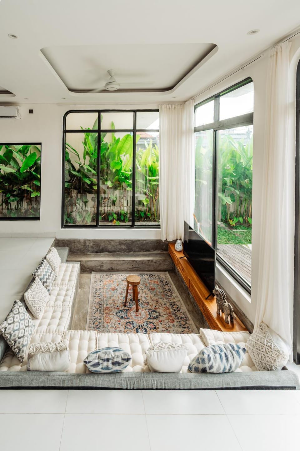 Living room, Seating area