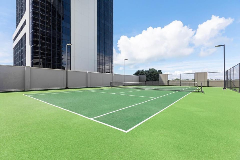 Style Comfort 1BR CarPark Tennis Gym 16th Flr Apartment in Auckland
