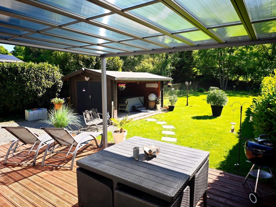Patio, Spring, Garden, Dining area, Garden view, sunbed