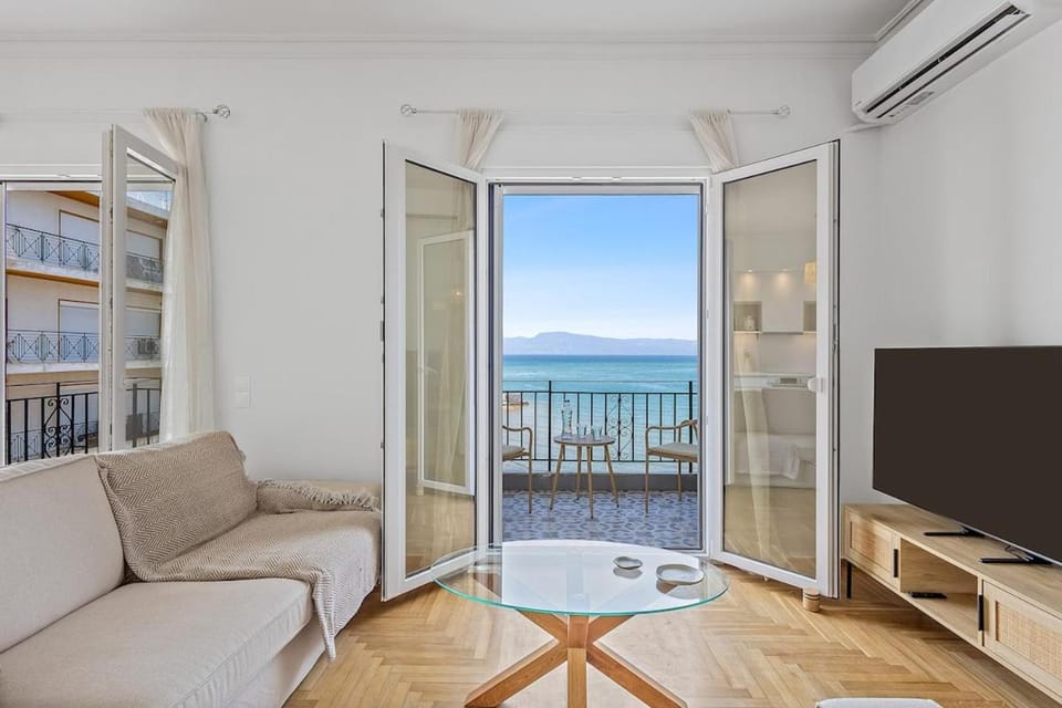 Central Beachfront Apt with a Breathtaking View! Apartment in Euboea