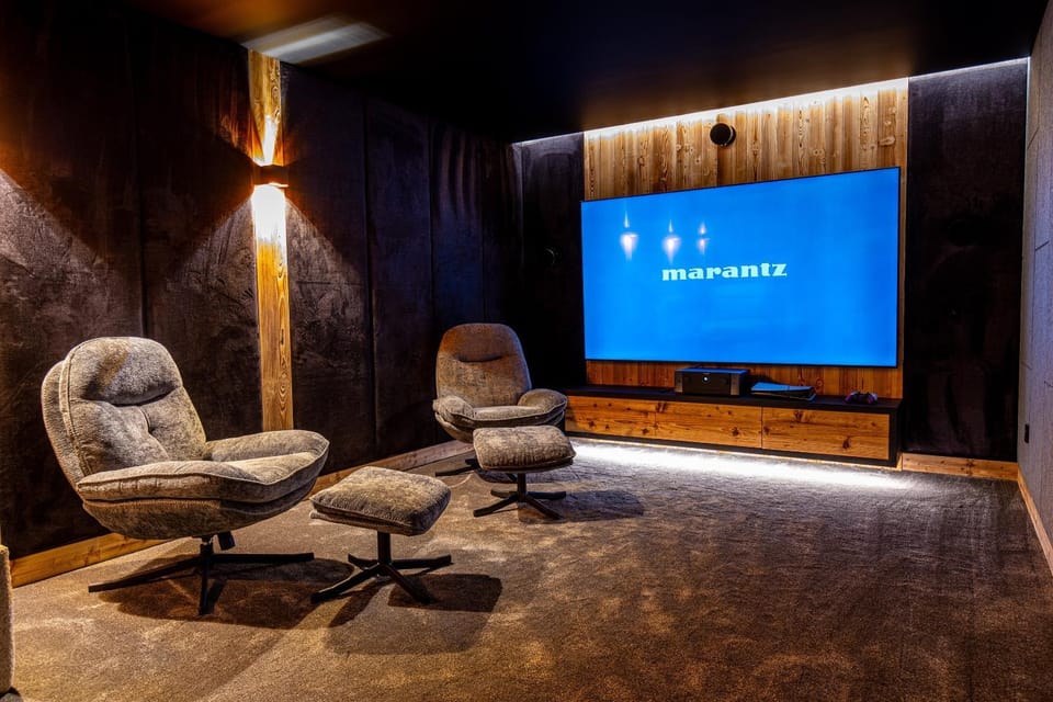 TV and multimedia, Living room, Seating area, Evening entertainment
