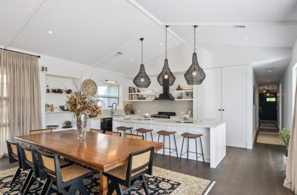 Dining area, kitchen