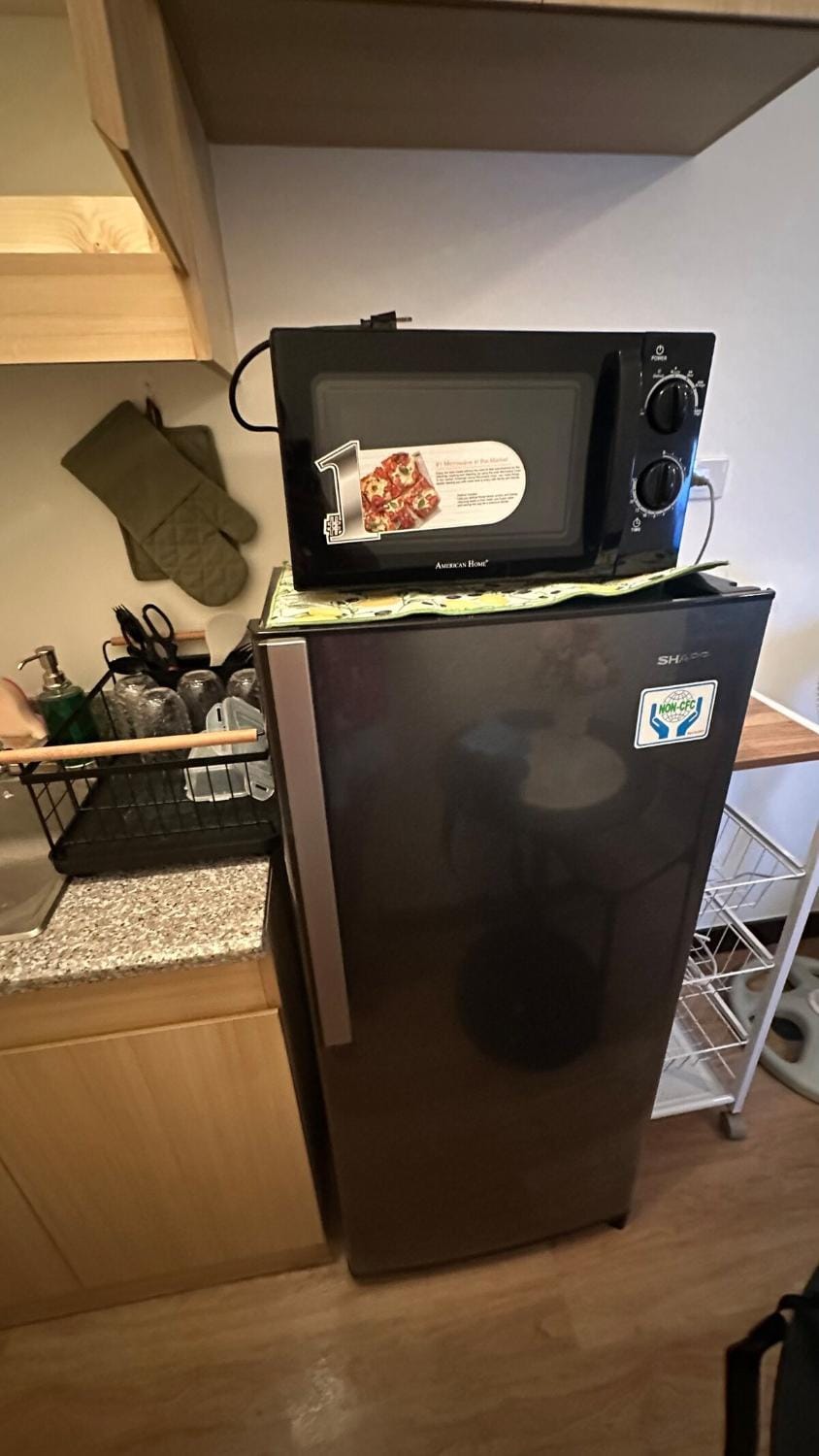Kitchen or kitchenette, oven