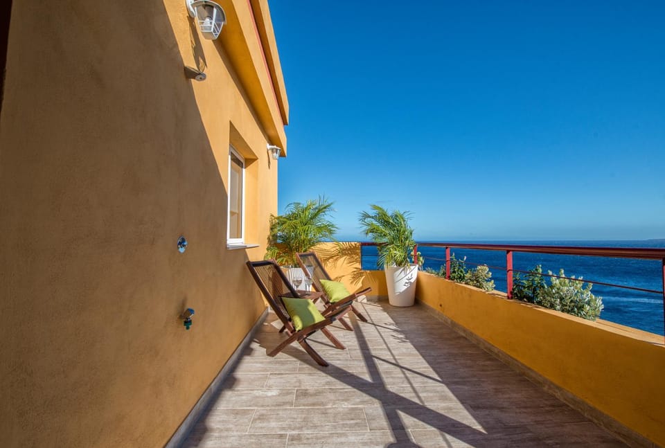 Apartamento con terraza y vistas al Mar Apartment in Tabaiba