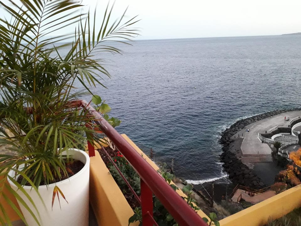 Apartamento con terraza y vistas al Mar Apartment in Tabaiba