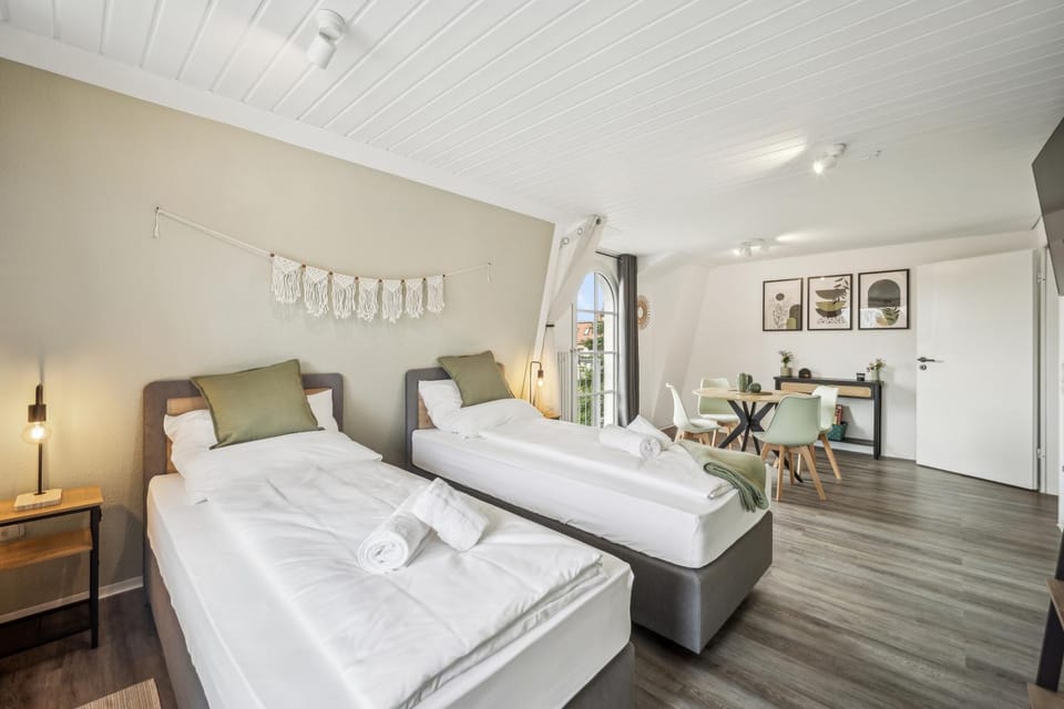 Bed, Photo of the whole room, Dining area, Bedroom