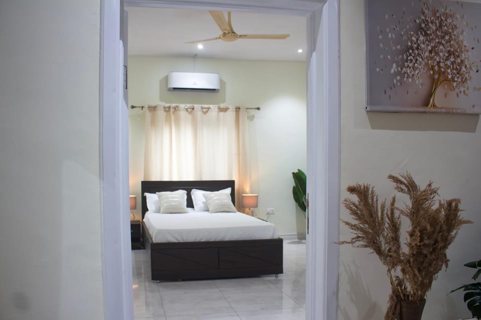 Bedroom, air conditioner