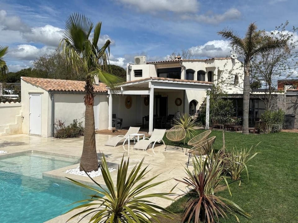 house with pool, beach access by private road Villa in Agde