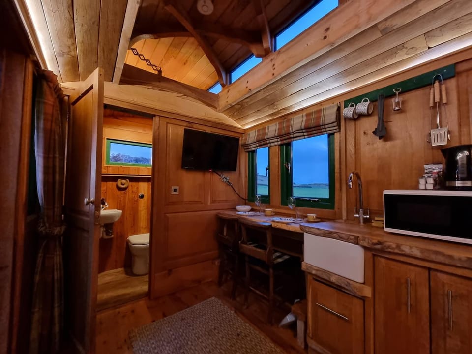 Bathroom, Living room, Dining area, microwave