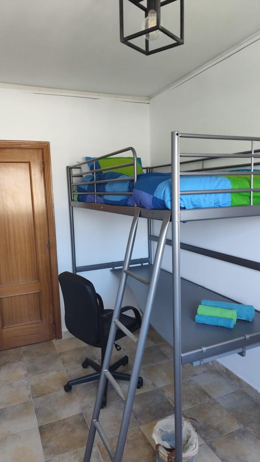 Bedroom, bunk bed