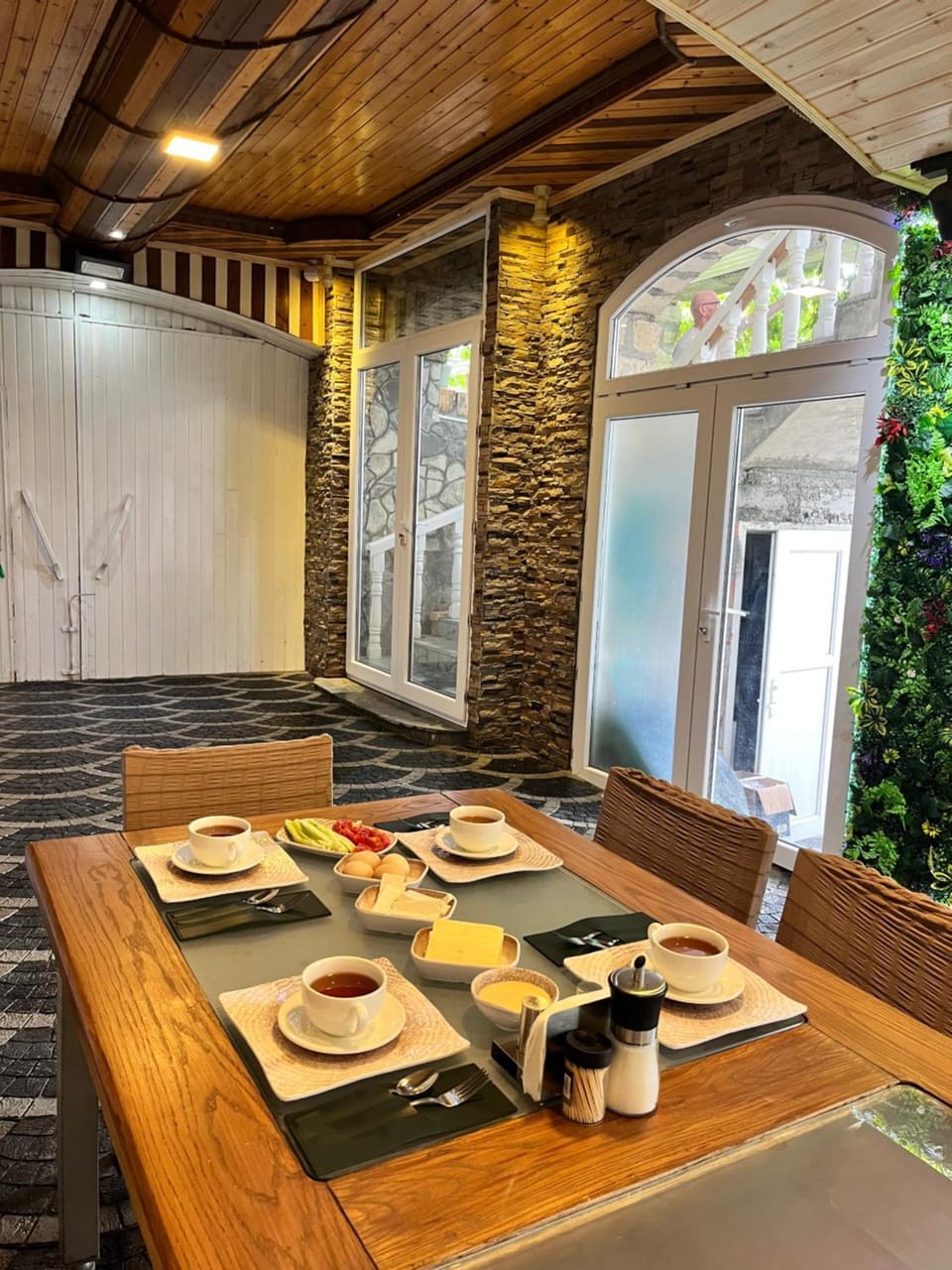 Property building, Breakfast