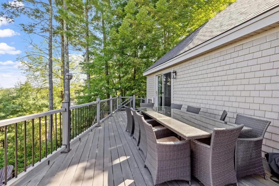 Lakeside Luxury Retreat with Winnipesaukee Views House in Moultonborough