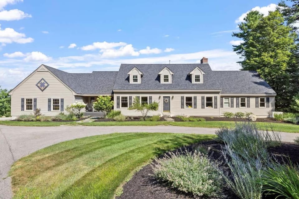 Lakeside Luxury Retreat with Winnipesaukee Views House in Moultonborough