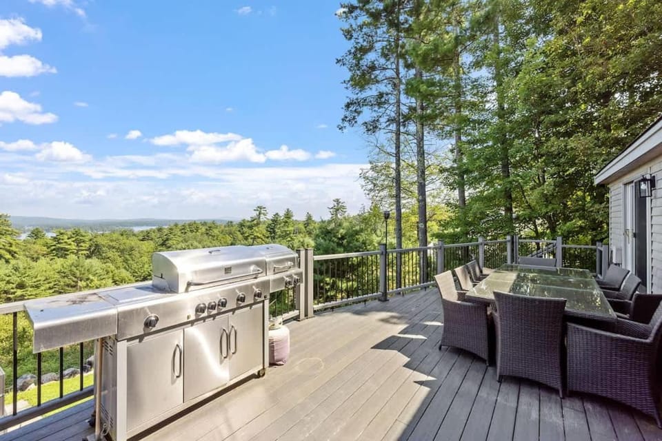 Lakeside Luxury Retreat with Winnipesaukee Views House in Moultonborough