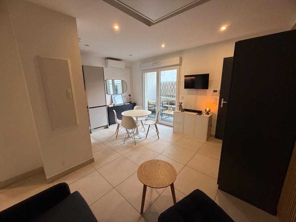 Communal lounge/ TV room, Dining area