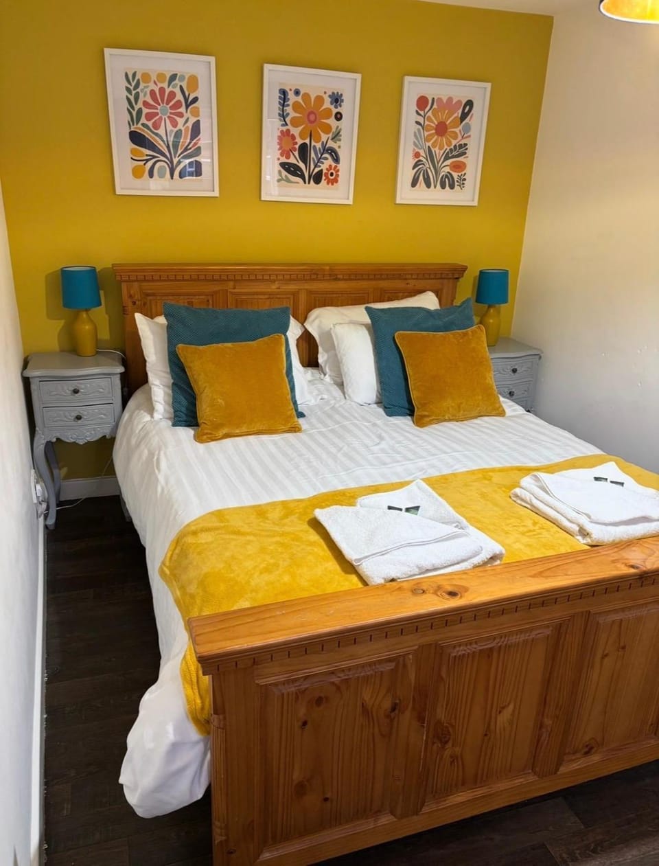 Five Guest Rooms in Tudor House Short Lets & Serviced Accommodation Frankwell Shrewsbury With Free WiFi Hotel in Shrewsbury