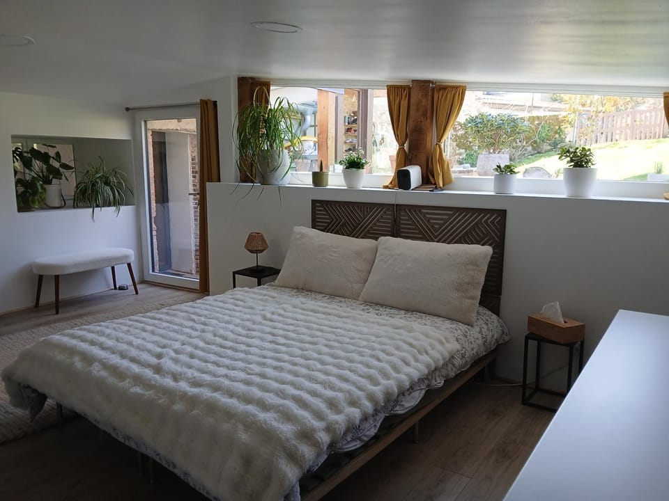 Bed, Bedroom