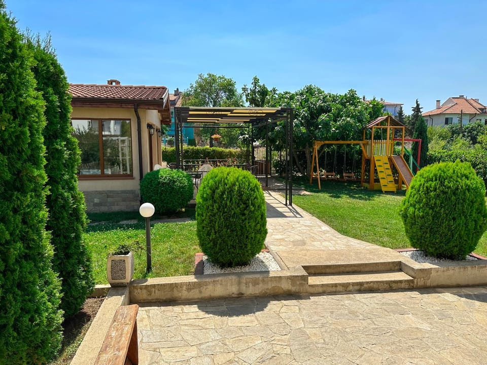 Day, Children play ground, Garden