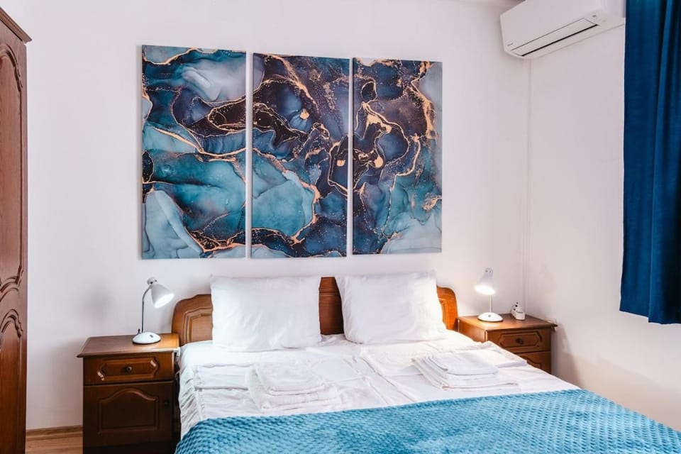 Bed, Photo of the whole room, Bedroom, air conditioner