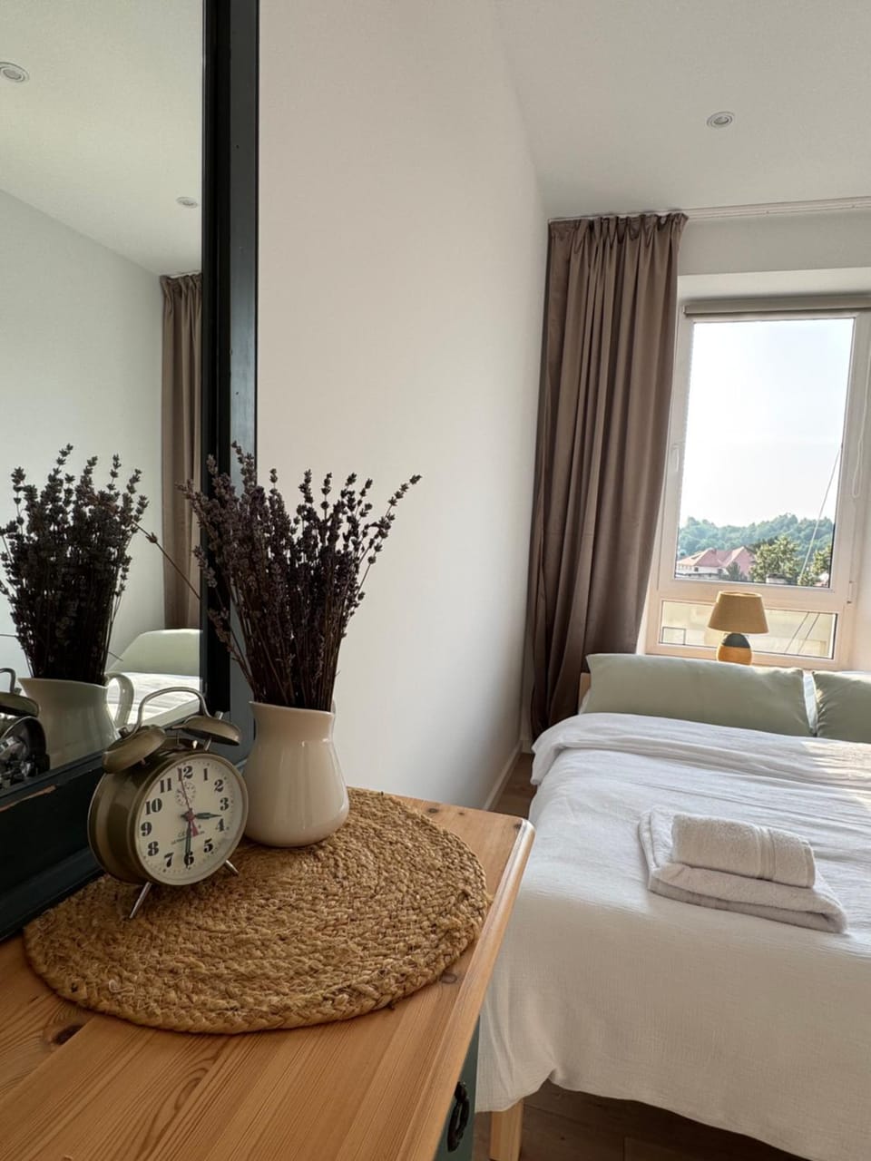 Bed, Photo of the whole room, Bedroom, towels