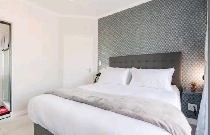 AlimamaSpaces The Chelsea's Kikuyu Apartment in Sandton