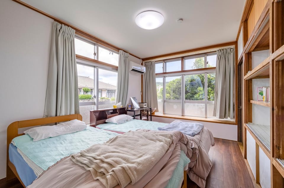 Bed, Bedroom, air conditioner