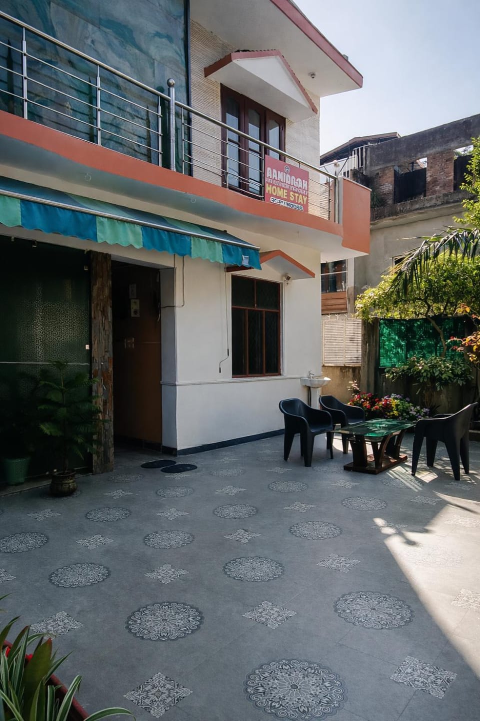 Patio, Facade/entrance