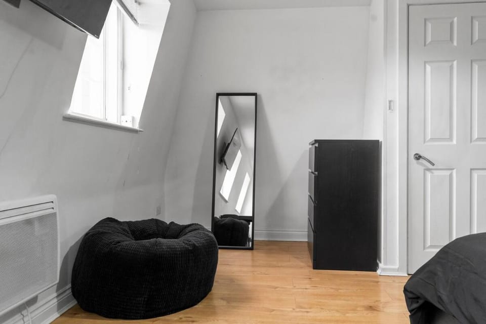 Large Delux Studio - 26 Apartment in Leicester