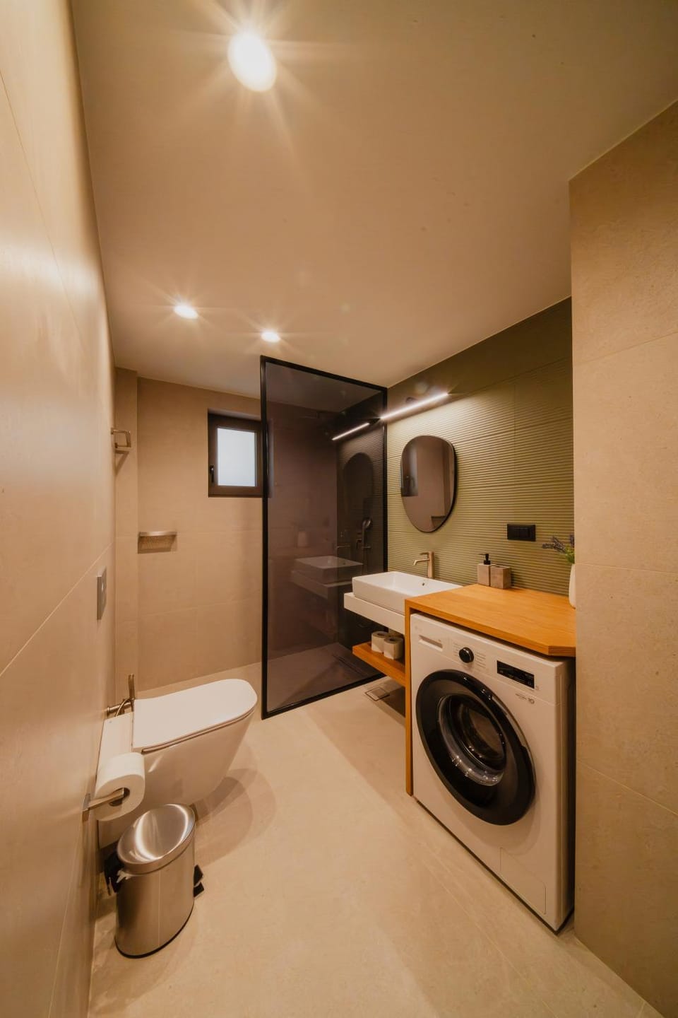 Toilet, Bathroom, towels, washing machine