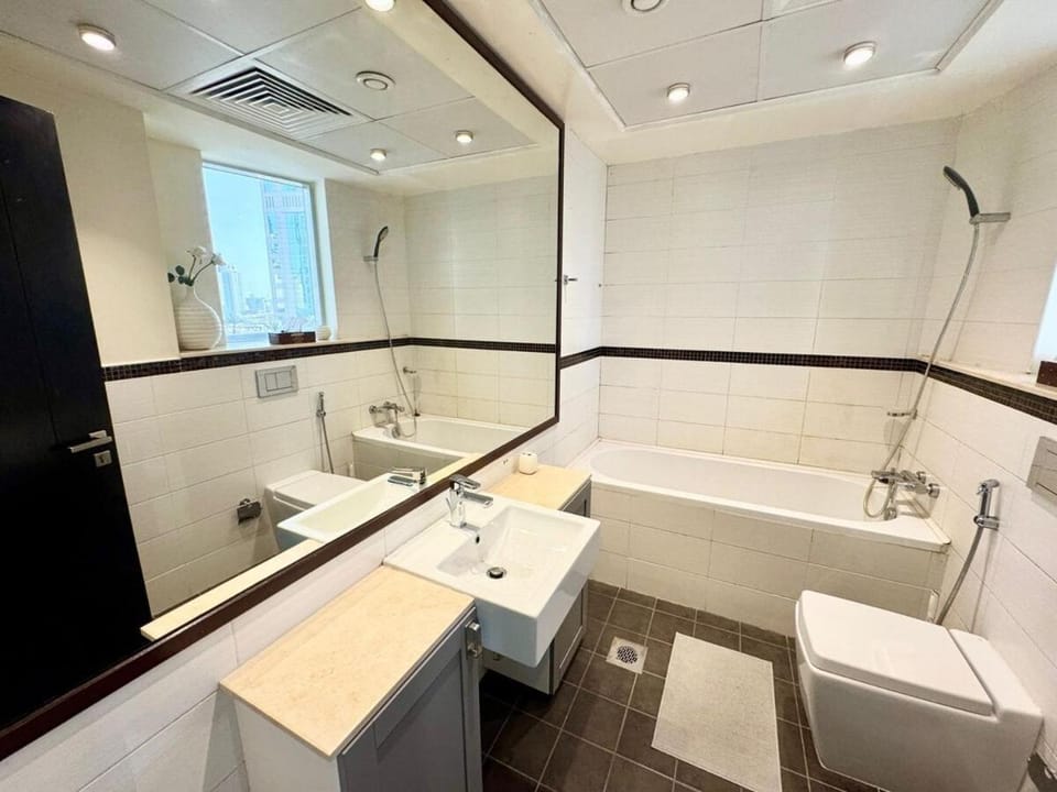 Space, Style & Sunshine 2bedroom Apartment in Dubai