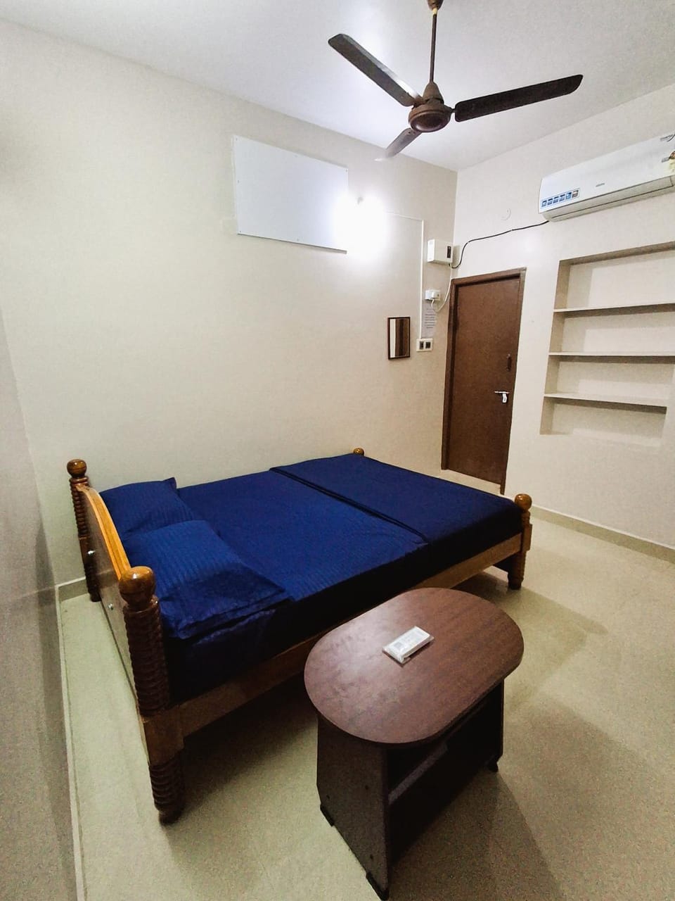 Bed, Photo of the whole room, Bedroom, air conditioner