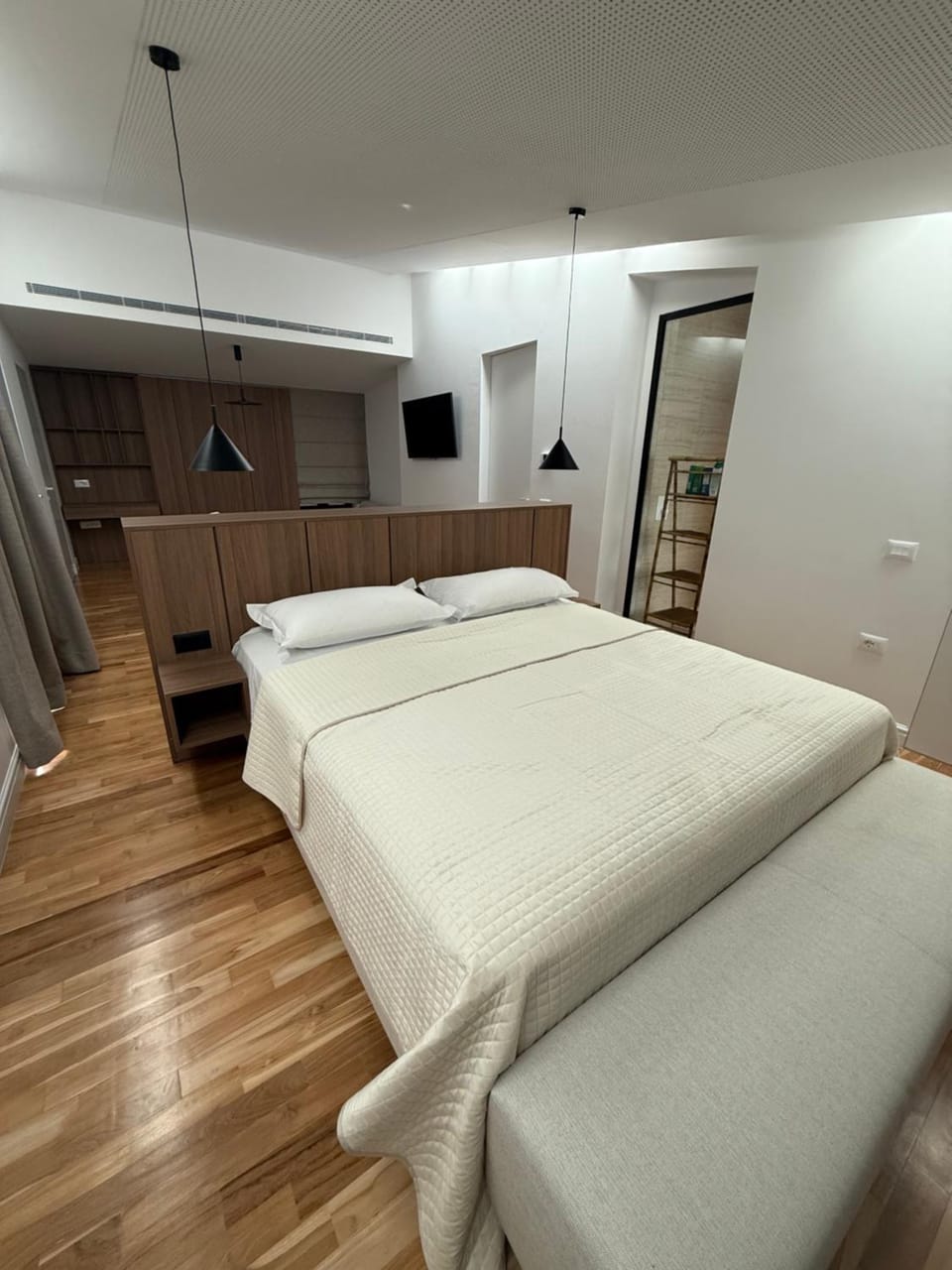 TV and multimedia, Photo of the whole room, Bedroom