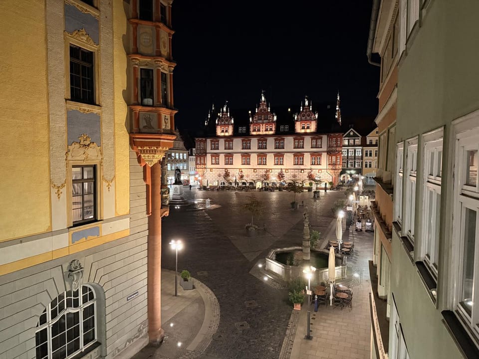 Property building, Nearby landmark, Night, Neighbourhood, City view, Landmark view, Street view, Location