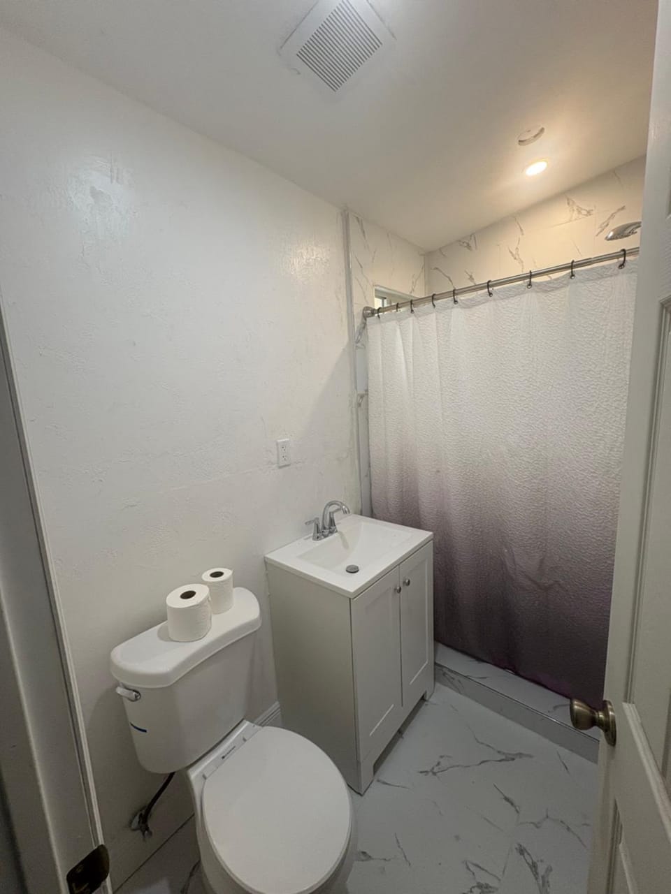 Brand New Apartment for Rent Vacation rental in Golden Glades