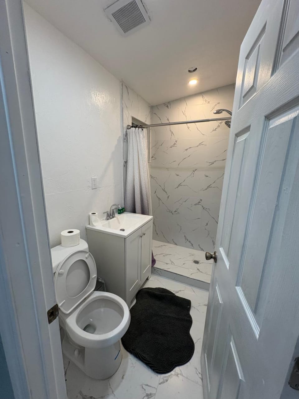 Brand New Apartment for Rent Vacation rental in Golden Glades