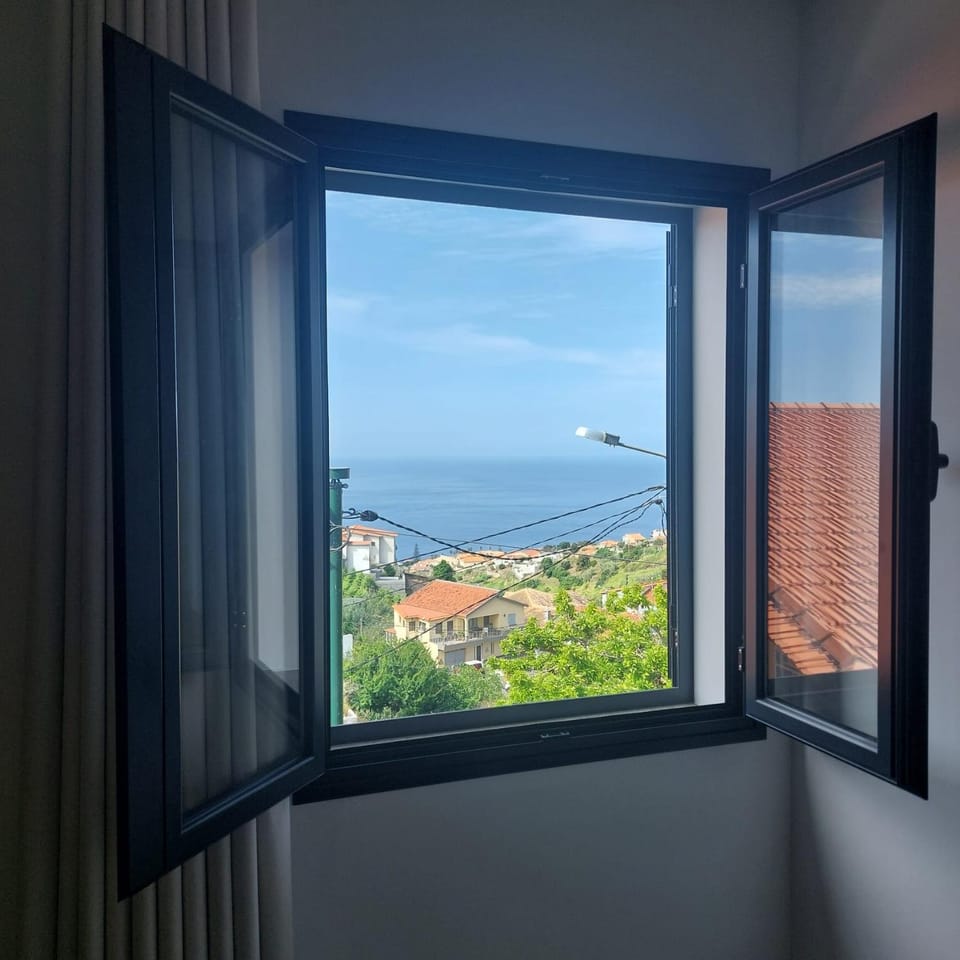 Paradise Point Sea & Mountain view House in Madeira District
