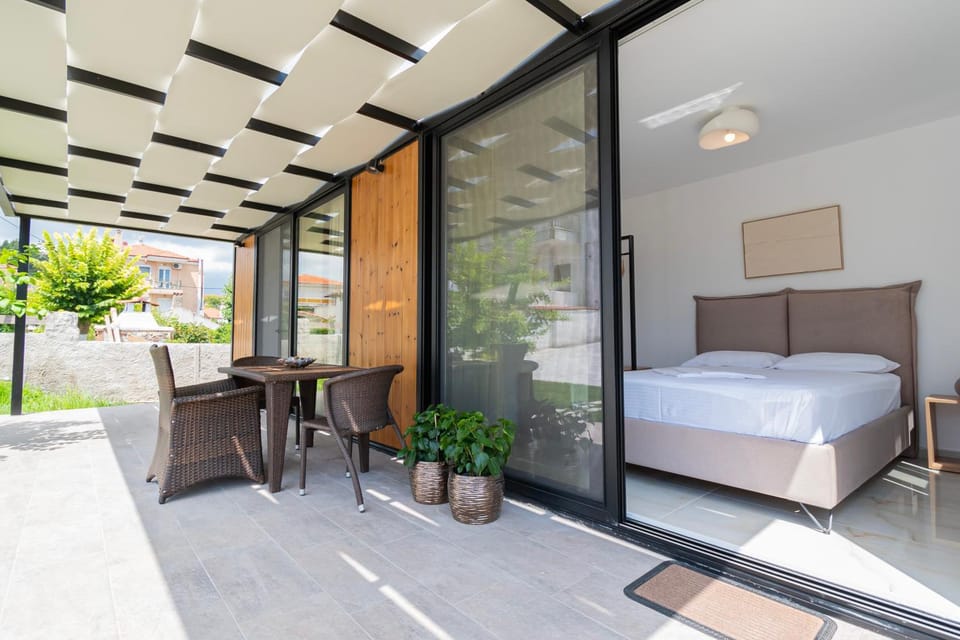 Patio, Garden, Balcony/Terrace, Bedroom