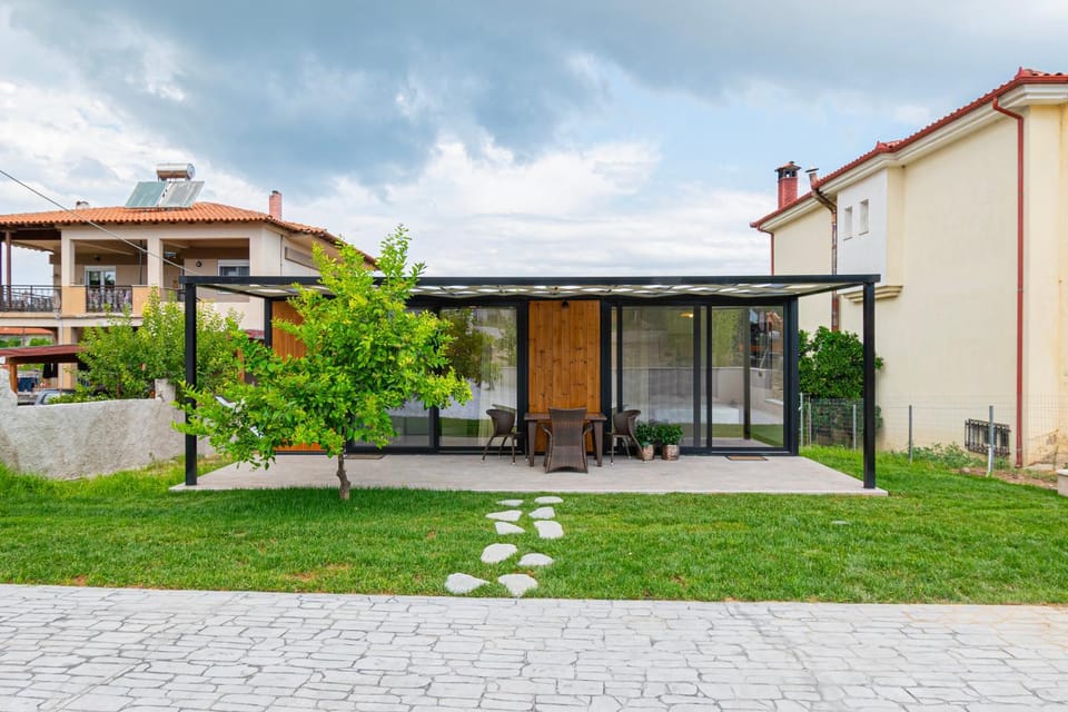 Property building, Patio, Garden