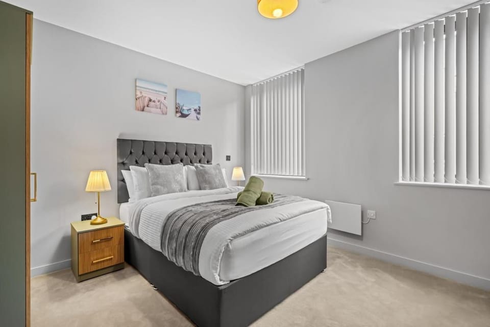 Family Friendly Gem Jewellery Q Apartment in Birmingham