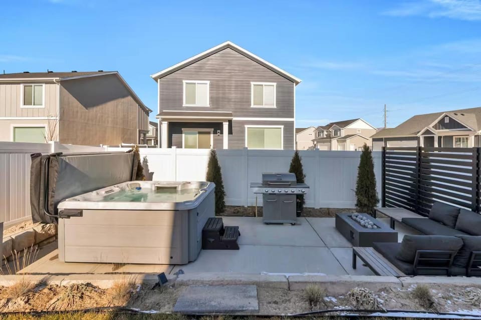 Patio, BBQ facilities, Hot Tub, Hot Tub, Balcony/Terrace, Balcony/Terrace