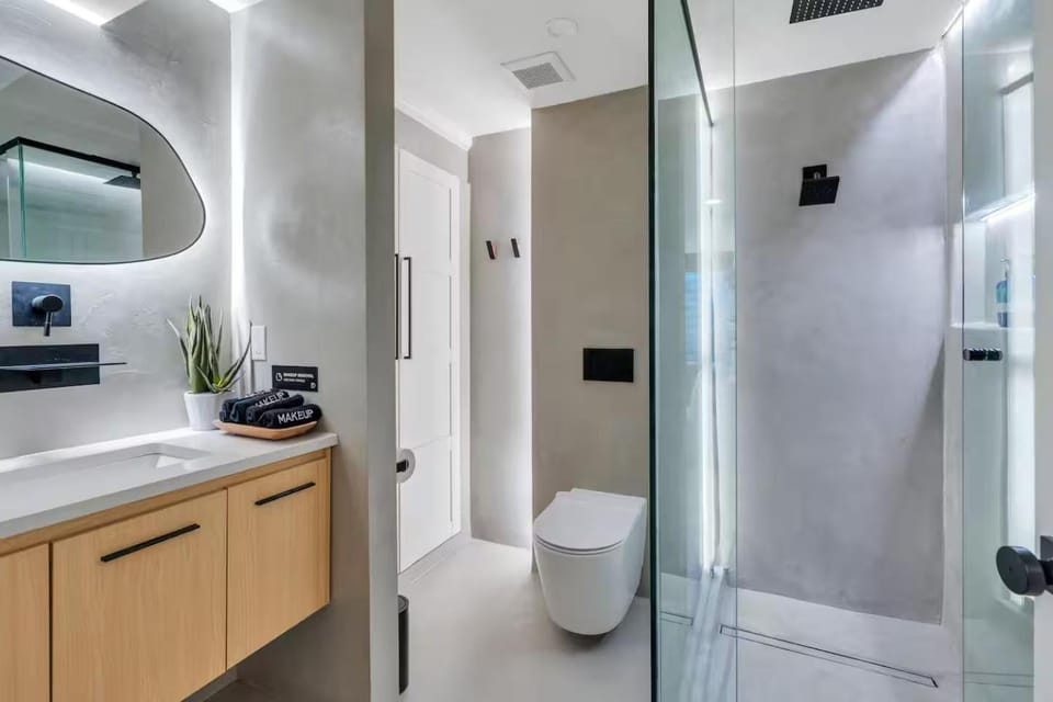 Shower, Toilet, Bathroom
