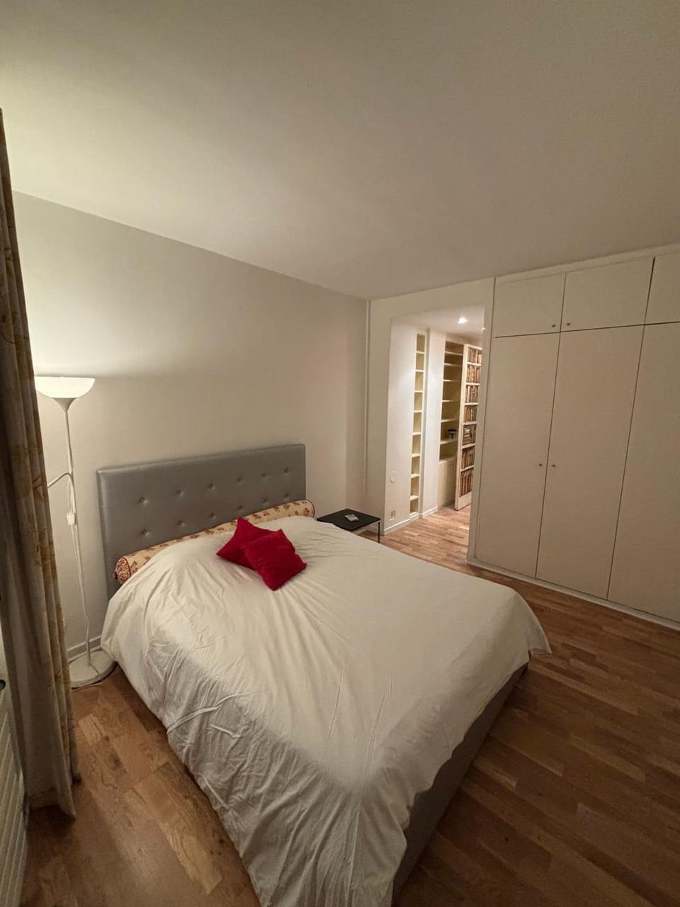 Spacious En-Suite Room by Champs Elysées Vacation rental in Paris