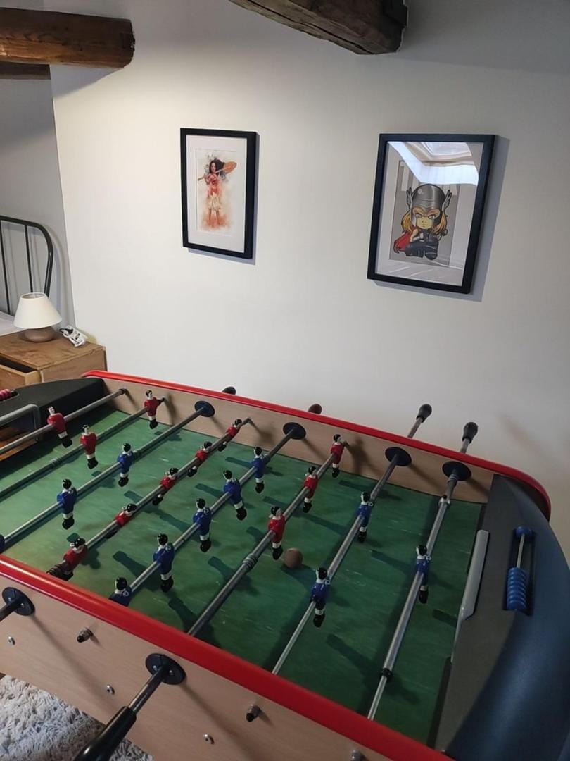 Game Room, Decorative detail