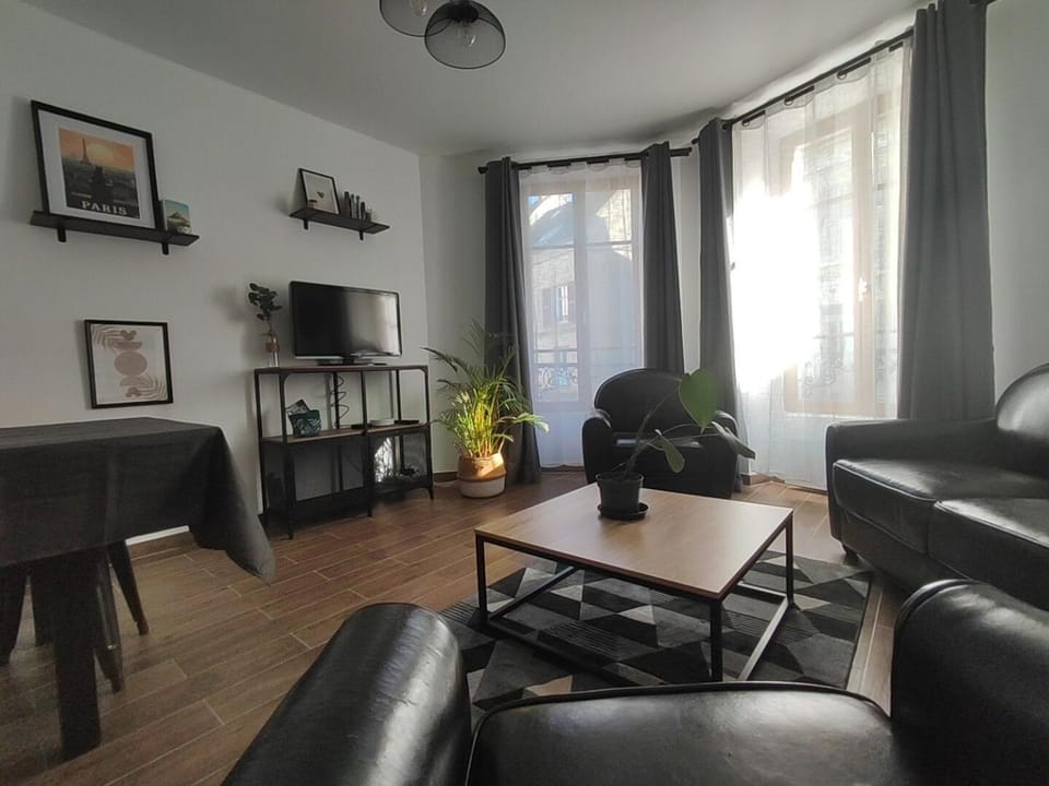 Communal lounge/ TV room, TV and multimedia, Living room