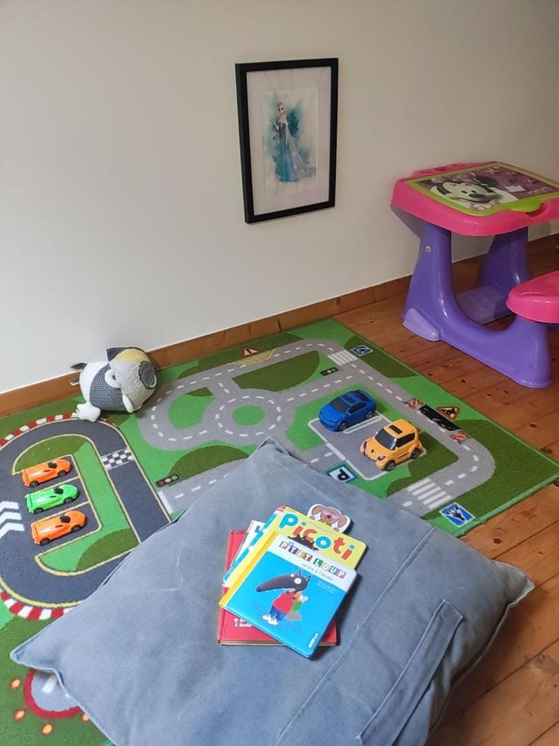 Game Room, Decorative detail